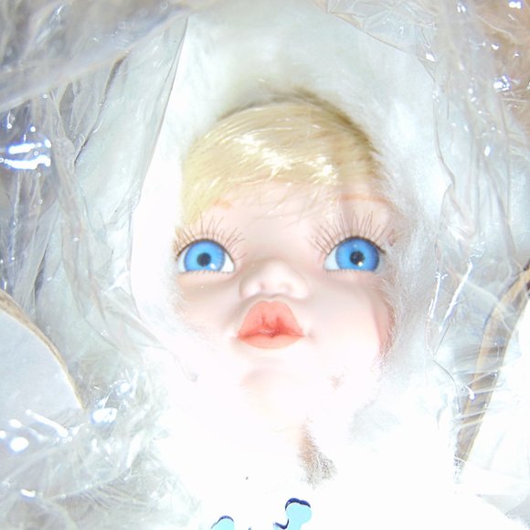 Beneath the Mistletoe - Snow Babies Doll - Ashton Drake *NIB - Picture 4 of 8